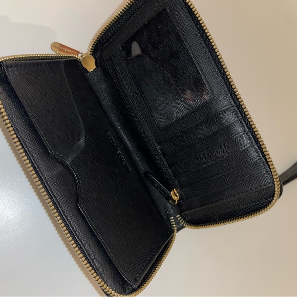 Michael Kors Wallet - Picture 2 of 4